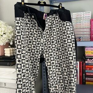 Lisa Says Gah black floral print jeans